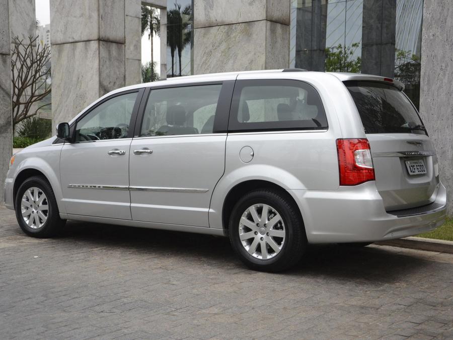  Chrysler Town & Country 2010 года  (фото 3 из 19)